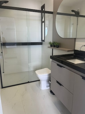 Comfort Triple Room, Ocean View | Bathroom - Melhor hospedagem em Ponta de Campina (Cabedelo)
