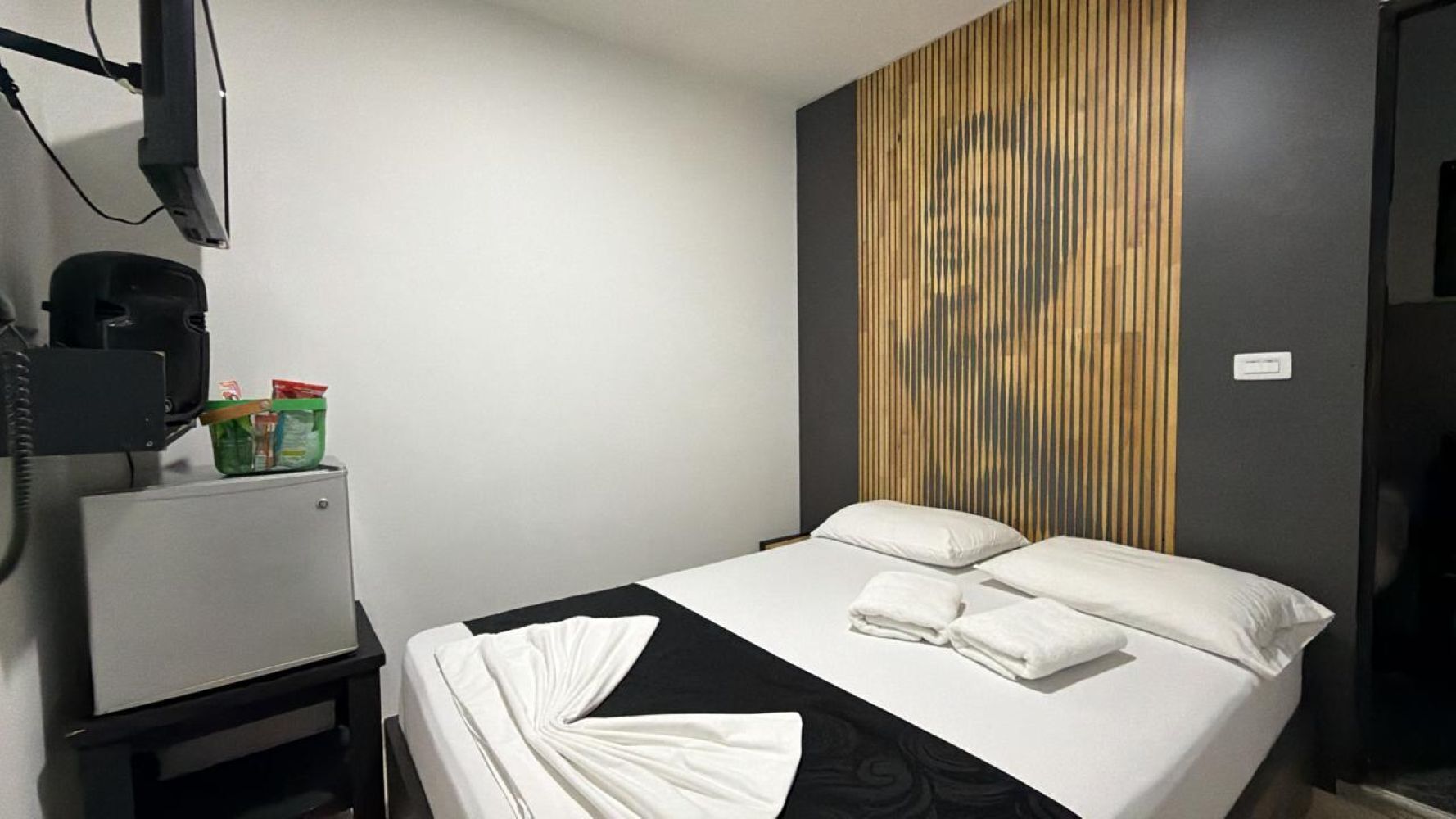 Standard Double Room | Minibar, free WiFi, bed sheets