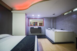 Deluxe Double Room - Hotel Kalifornia (Bello)