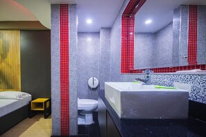 Deluxe Double Room | Bathroom - Hotel Kalifornia (Bello)