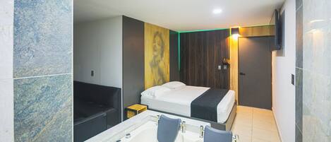Suite Deluxe, balcón, vista a la ciudad | Minibar, wifi gratis y ropa de cama