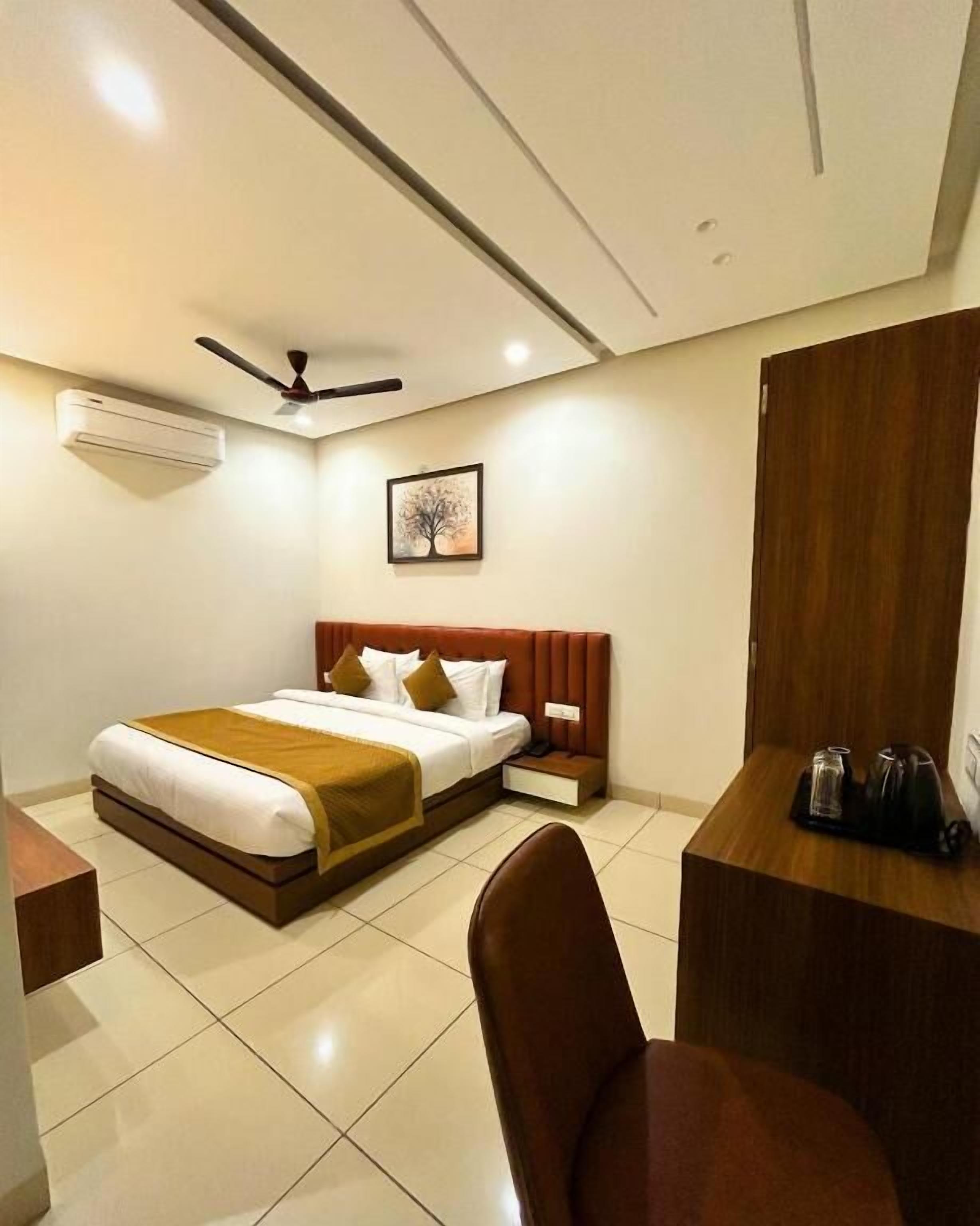 Deluxe Double Room | Free WiFi