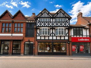 Exterior - The Olive Press - Luxury 1-Bed Apartment (Chester)