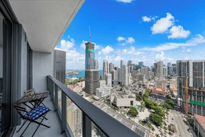 Property grounds - Walk to FIFA Fan Fest - 1BR plus Den - Rooftop Pool (Miami)