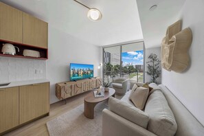 TV - Heart of Midtown | Standard Miami - Pool and Gym (Miami)