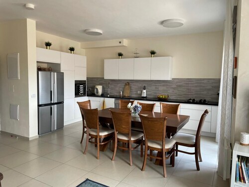 Spacious 4-bedroom apartment in enchanting Jerusalem with a view