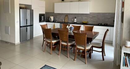 Spacious 4-bedroom apartment in enchanting Jerusalem with a view