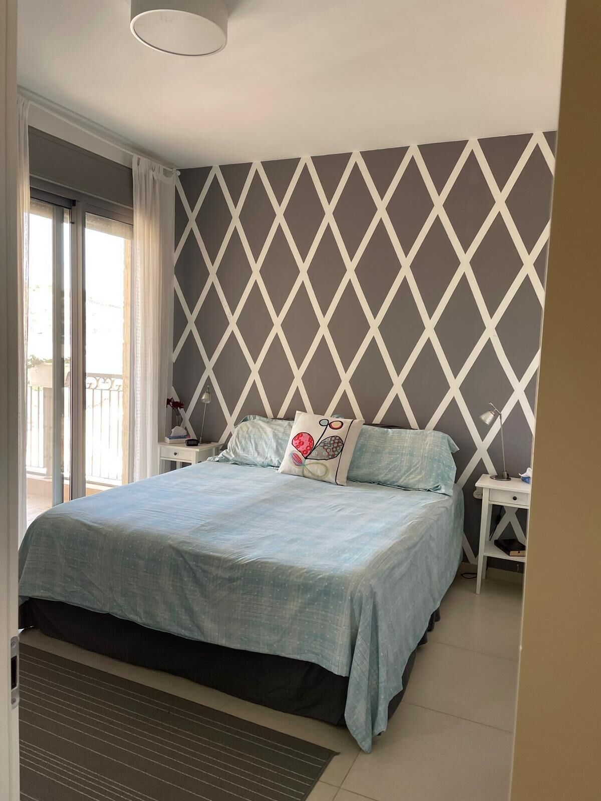 Desk, iron/ironing board, WiFi, bed sheets