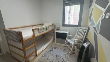 4 bedrooms, desk, iron/ironing board, WiFi