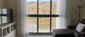 Spacious 4-bedroom apartment in enchanting Jerusalem with a view