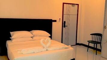 Double Room, Balcony, City View | Iron/ironing board, free WiFi