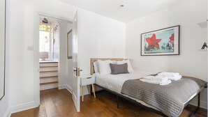 2 chambres, bureau, fer et planche à repasser, accès Internet