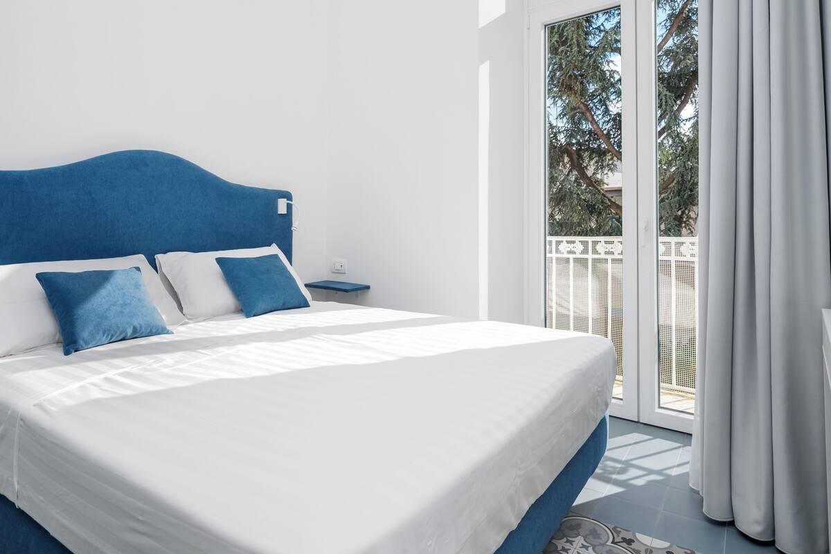 Deluxe-Doppelzimmer, eingeschränkter Meerblick | Kostenloses WLAN