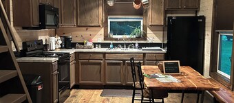 Rustic 1 bedroom/1 bath home w/loft that sleeps 8. Near Shawnee National Forest