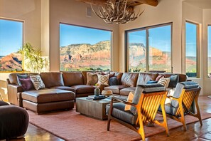 Living area - Vortex/Red Rock View/Sauna/Pool/ HotTub/Dome/Games (Sedona)