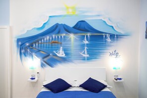 A bedroom with a bed, two nightstands, a wall mural, and a night light. - Holiday Home "Solemare Musica & Poesia" (napoli)