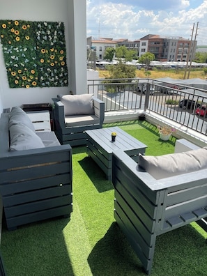 Terrace/patio - Lovely 2-bedroom apartment in peaceful Greenstone hill neighborhood, (Lethabong)