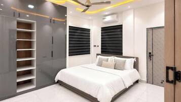 Iron/ironing board, WiFi, bed sheets