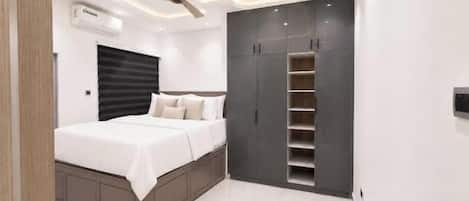 2 habitaciones, tabla de planchar con plancha, wifi y ropa de cama