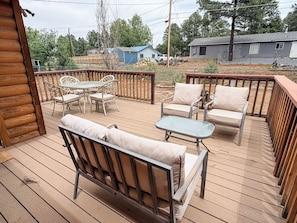 Outdoor dining - Fireworks View / Show Low Retreat / 3BR & 2BA (Show Low)