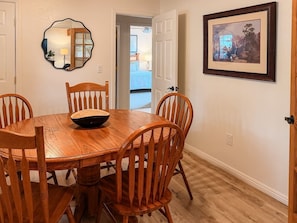 Dining - Fireworks View / Show Low Retreat / 3BR & 2BA (Show Low)