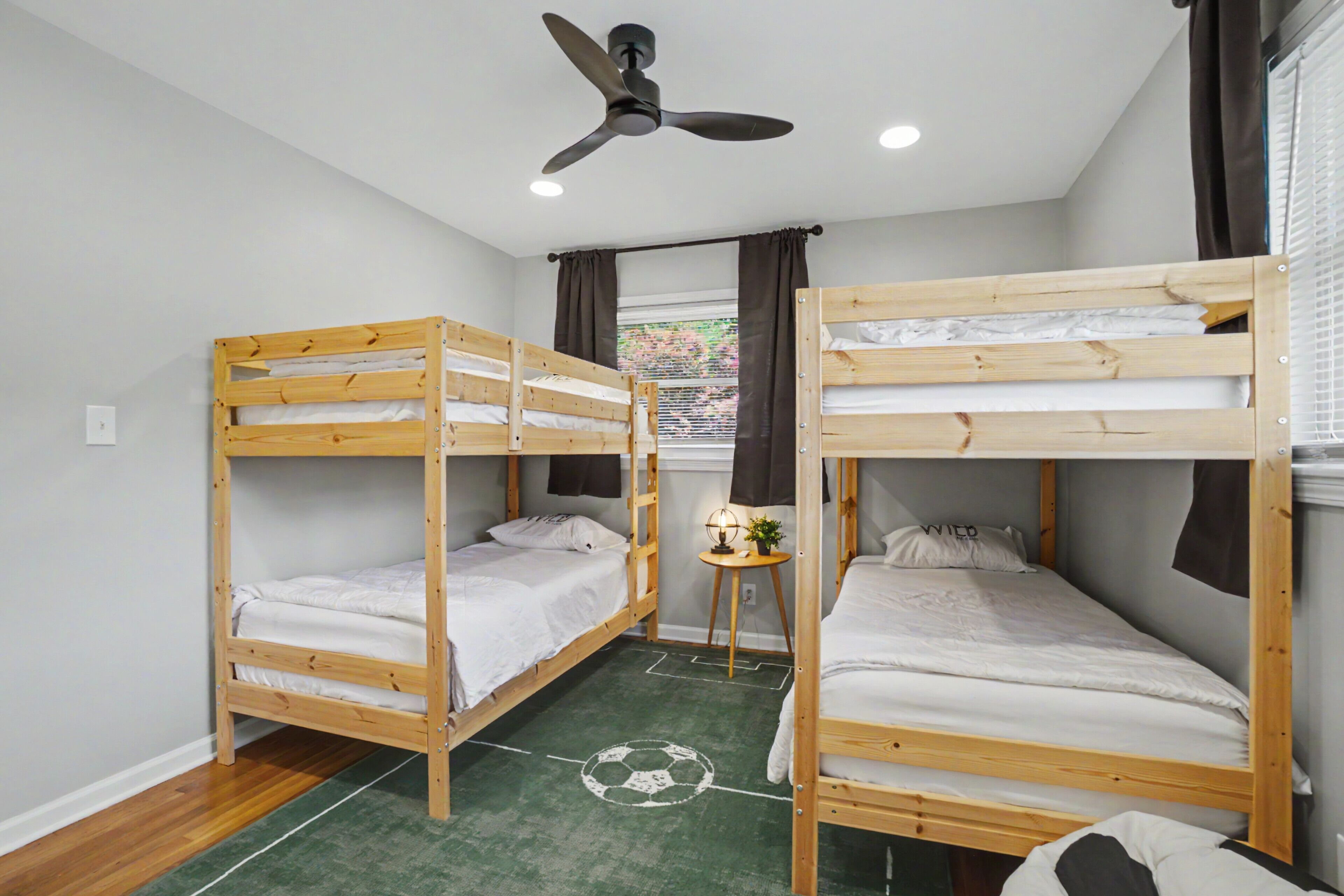 3 bedrooms, iron/ironing board, internet, bed sheets
