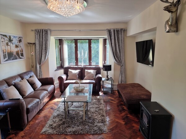 Apartment Sleeps 6 With Garden - The Mumbles