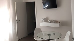 Unclassified image, 4 of 15, button - Room 'Camera Matrimoniale Monica' with Wi-Fi and Air Conditioning (Alghero)