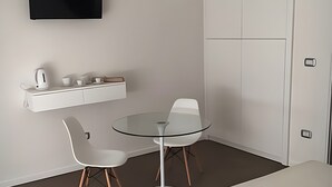 Unclassified image, 5 of 15, button - Room 'Camera Matrimoniale Monica' with Wi-Fi and Air Conditioning (Alghero)