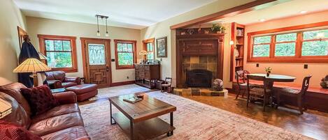Smart TV, fireplace, DVD player, table tennis