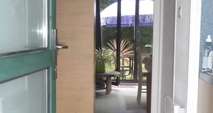 Beach cottage, summer festivals, and golf in Bénodet, southern Finistère