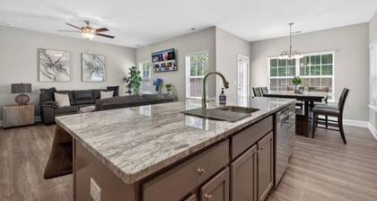 New ranch 4 bedrooms w pool table, Nascar