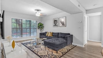 Apartment, 2 Bedrooms, Kitchen, Garden View | Living area