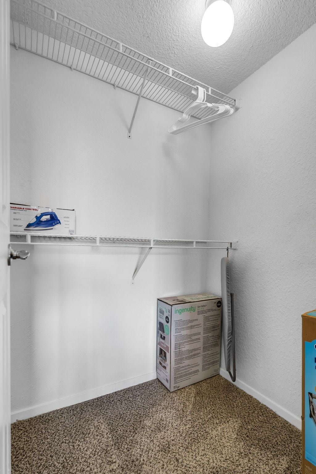 Apartment, 1 King Bed, Kitchen, Garden View | Interior