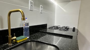 Cookware/dishes/utensils