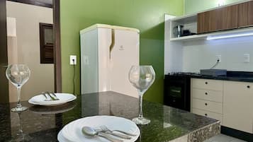 Cookware/dishes/utensils