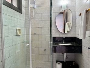 Bathroom - 02 | Res. 305 • Cozy Apartment for Couple – 5min from the Beach (Bombinhas)