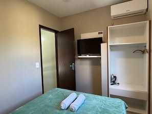 Room - 02 | Res. 305 • Cozy Apartment for Couple – 5min from the Beach (Bombinhas)