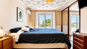 5 bedrooms, iron/ironing board, WiFi, bed sheets