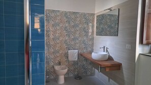 Bathroom - Vrbo Property (Marigliano)