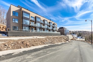 Exterior - Modern Townhome with Fairy Lake Views Near Downtown Huntsville (Huntsville)