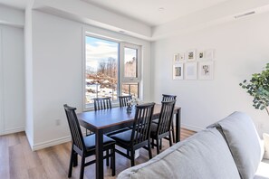Dining - Modern Townhome with Fairy Lake Views Near Downtown Huntsville (Huntsville)