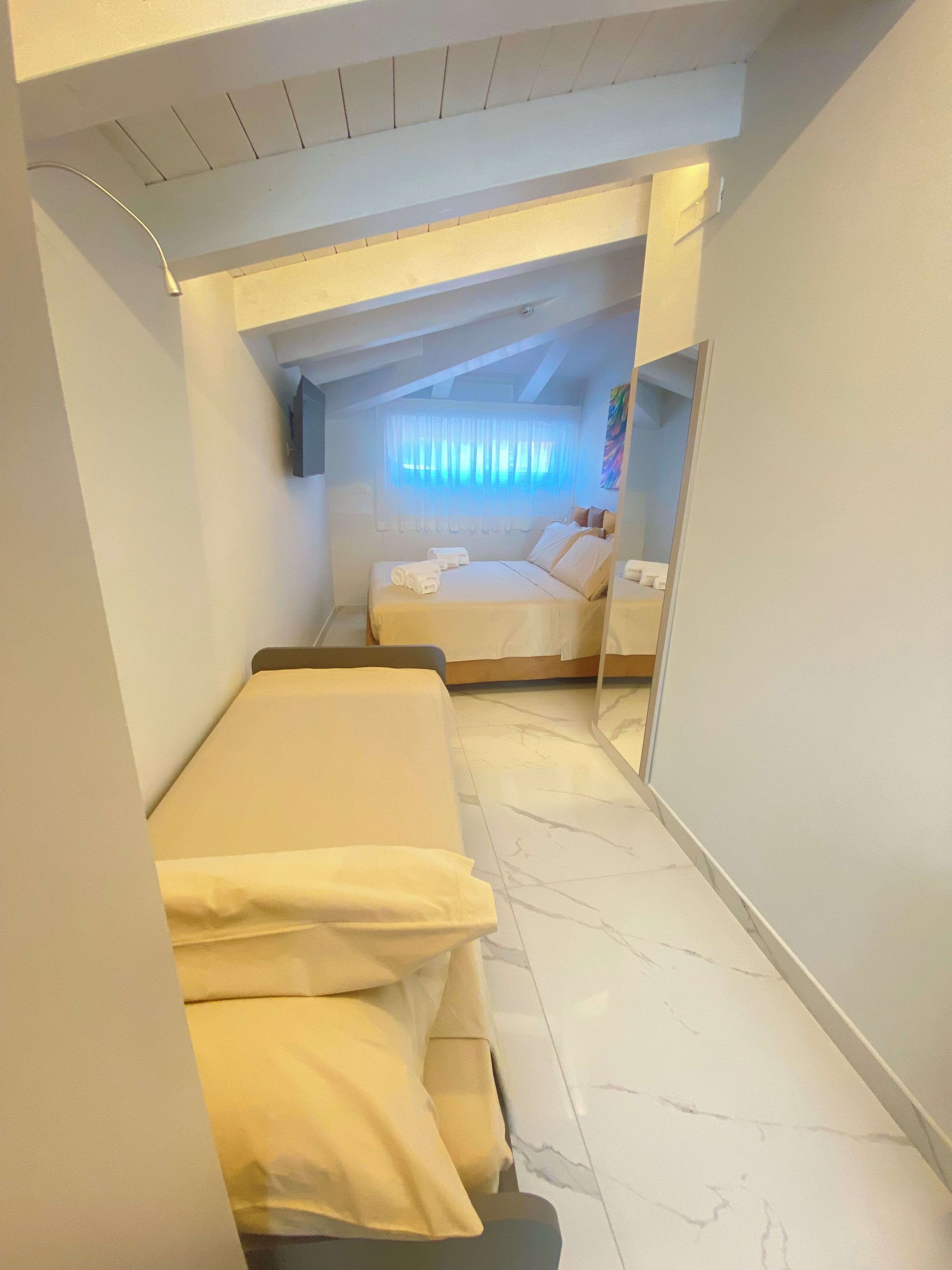 Deluxe Triple Room | Desk, free WiFi