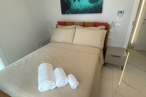 Minibar, desk, free WiFi, bed sheets