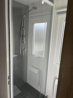 Bathroom - Mobile home at a 2-star campground, a 10-minute walk from the beach (Saint-Cast-le-Guildo)