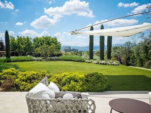 A garden with a lawn, hedges, and a pergola. - Mulberry Garden by Interhome (Belvedere Ostrense)