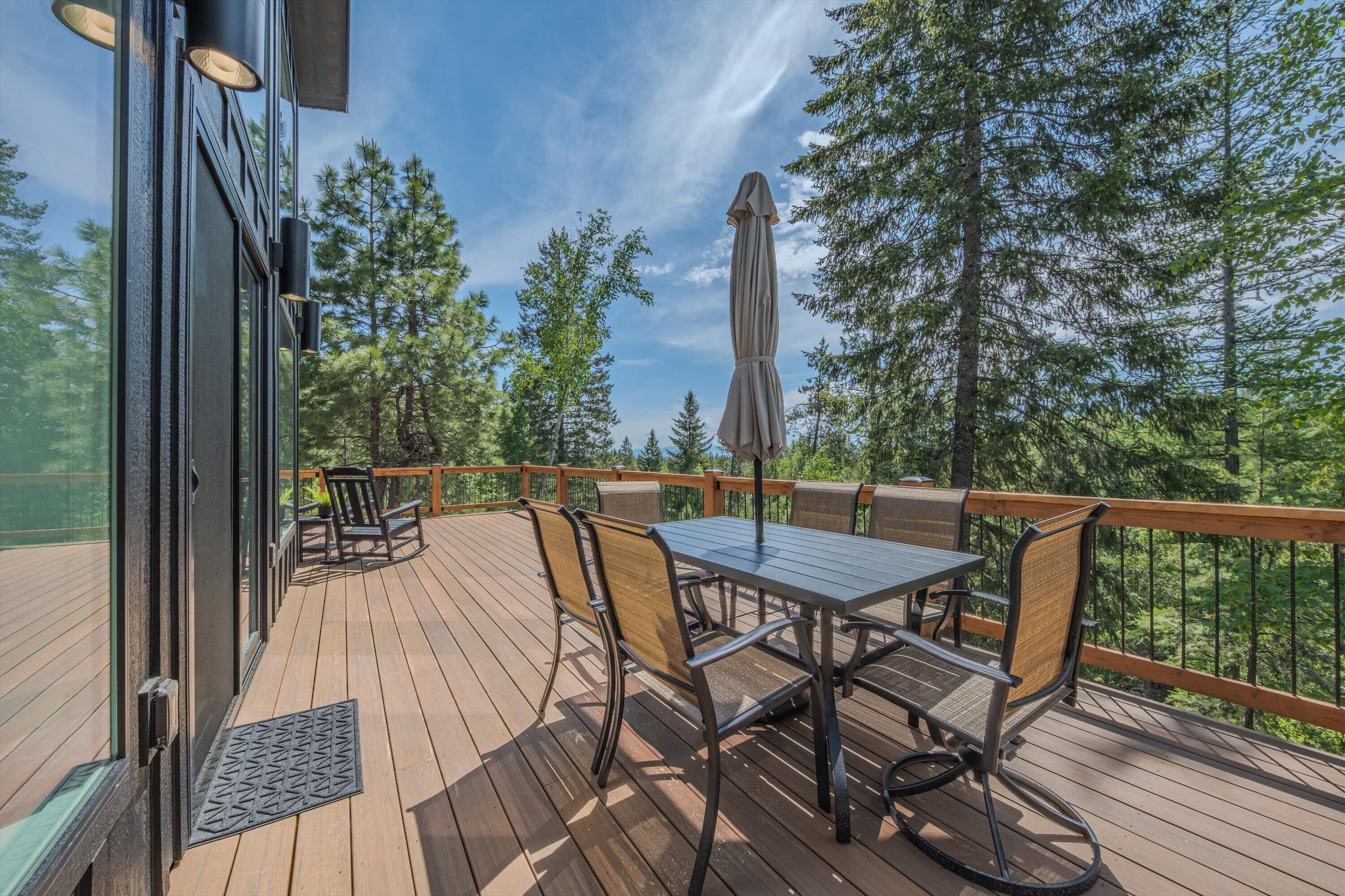 Hytte, flere senger, fjellutsikt (Big Sky Retreat) | Utsikt fra rommet