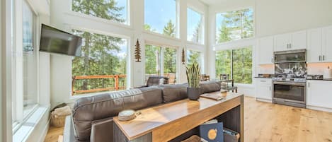 Cabin, Multiple Beds, Mountain View (Big Sky Retreat) | Interior