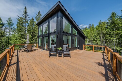 Big Sky Retreat - Mountain Views
