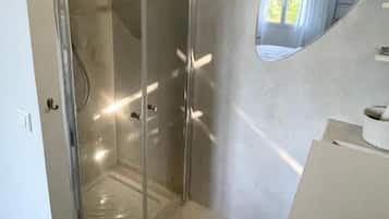 Habitación Confort doble, vistas al jardín | Baño